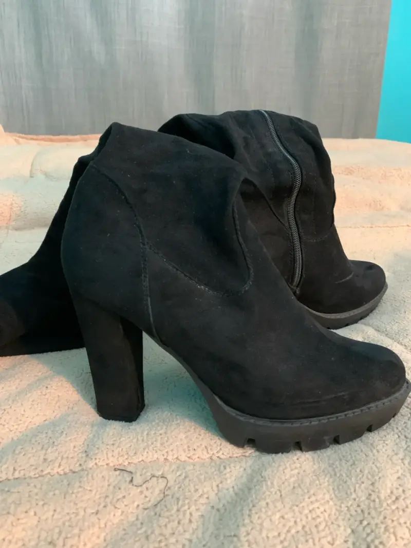 Botas negras de tacón alto - 2