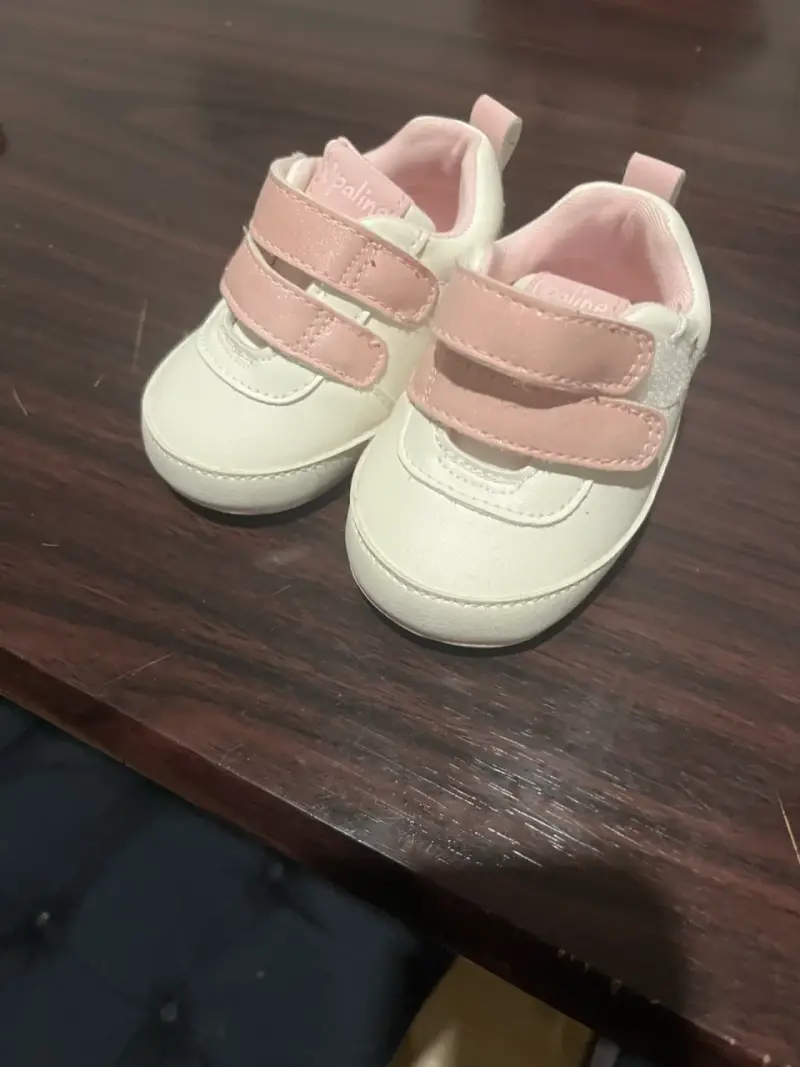 Zapatitos blancos para bebé