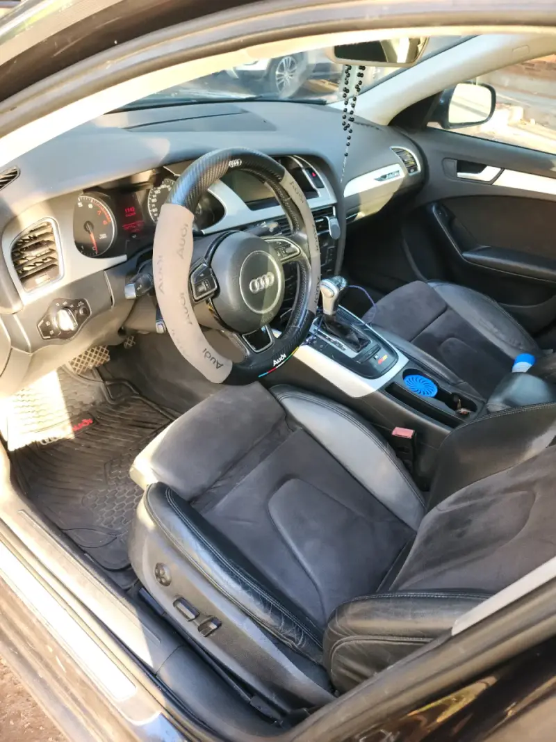 Auto sedán Audi A4 2011 gris oscuro - 4