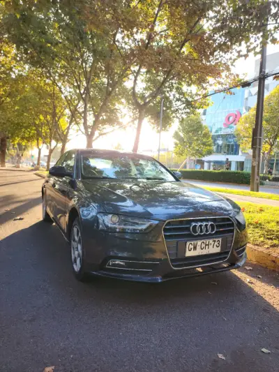 Auto sedán Audi A4 2011 gris oscuro - miniatura 5