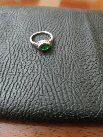 Anillo con piedra verde plata 925. - miniatura 1