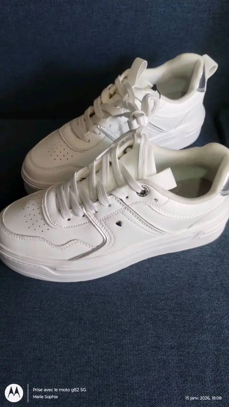 Zapatillas deportivas blancas mujer.