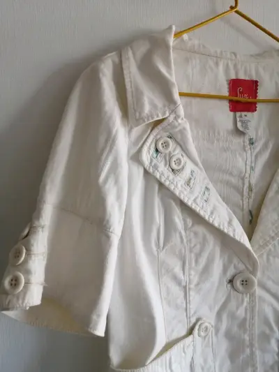Chaqueta blanca de mujer - miniatura 2