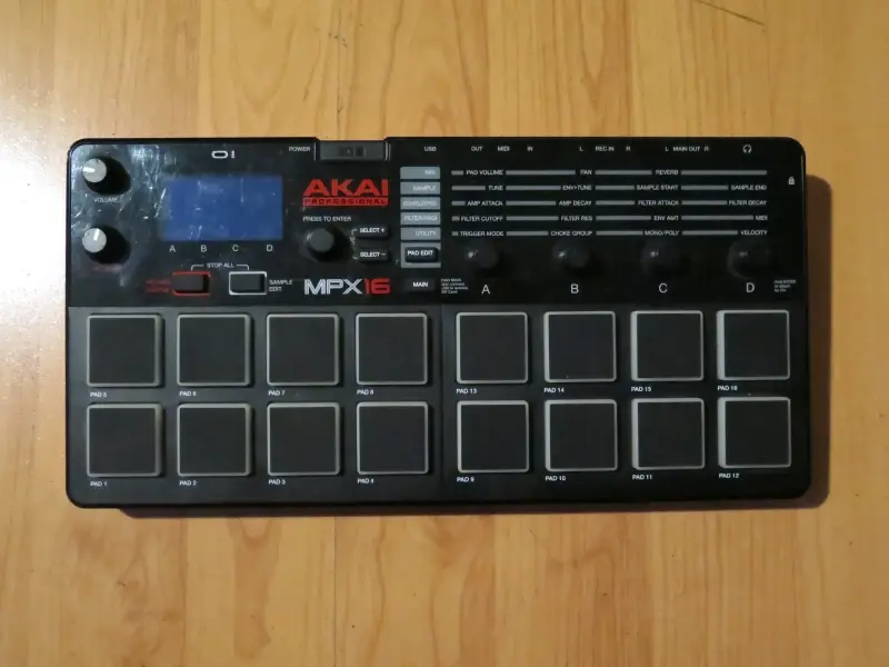 Sampler controlador midi Akai MPX16