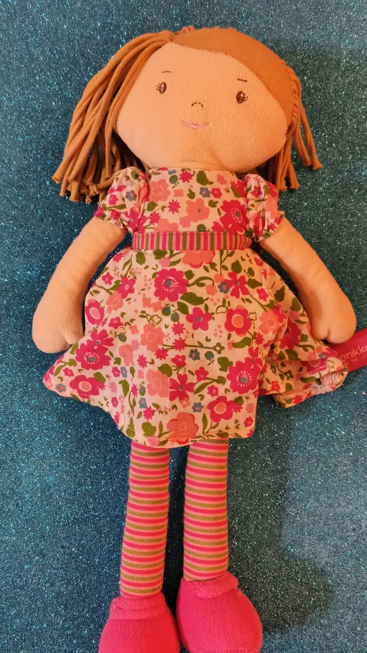 Muñeca de trapo, tela floral - 1