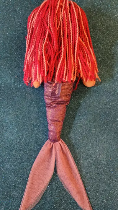 Muñeca sirena de trapo - miniatura 2