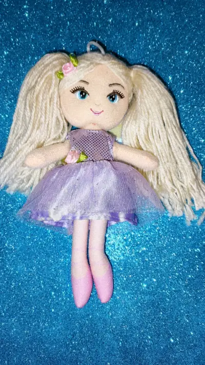 Muñeca de trapo con vestido lila - miniatura 1