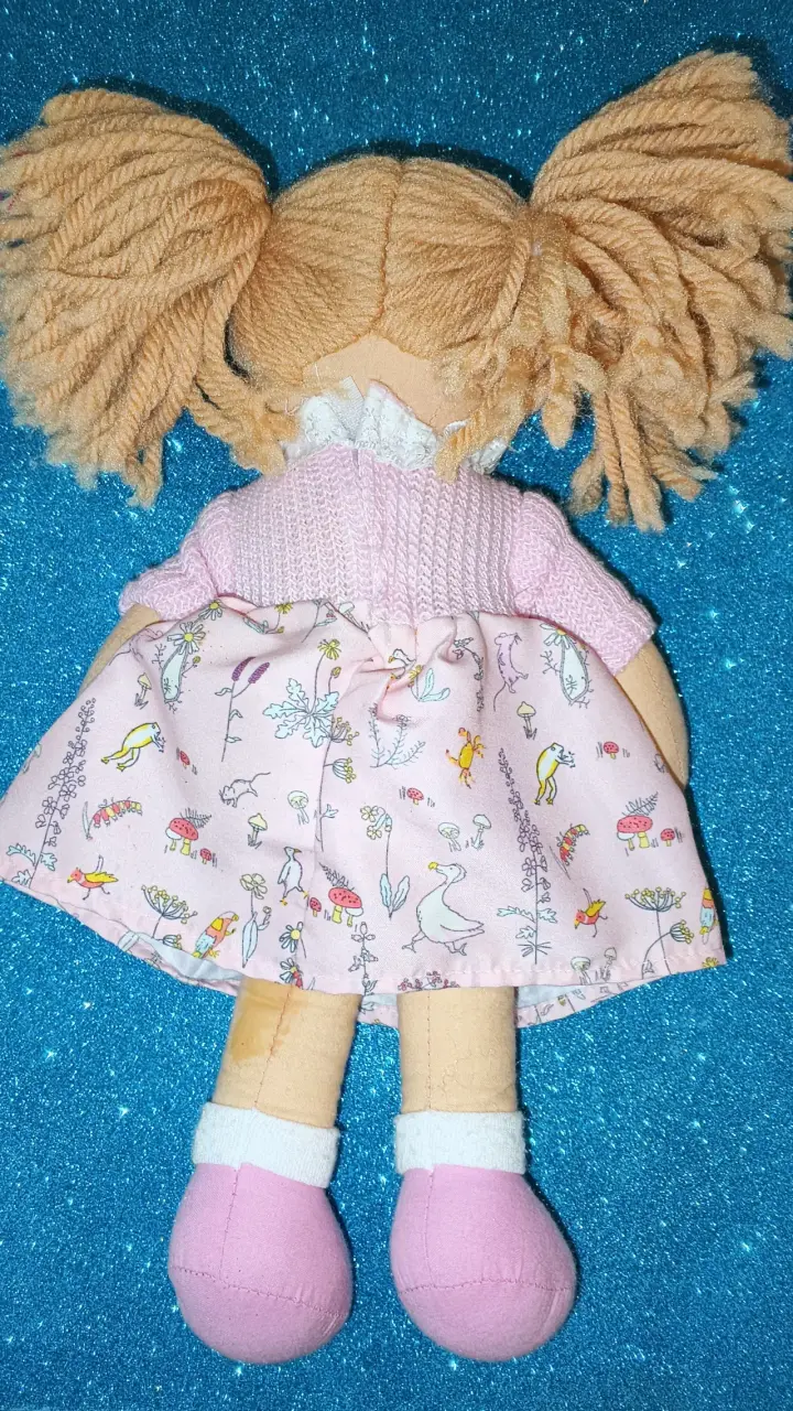 Muñeca de trapo con vestido floral - 2