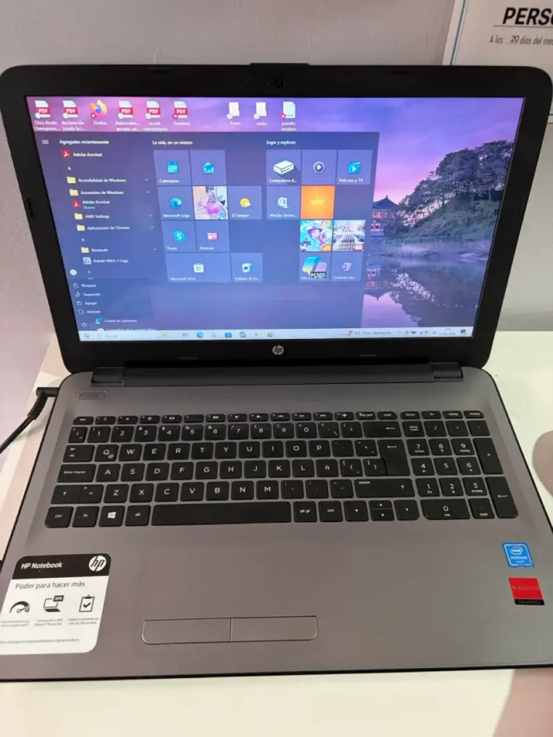 Notebook HP con pantalla grande - 1