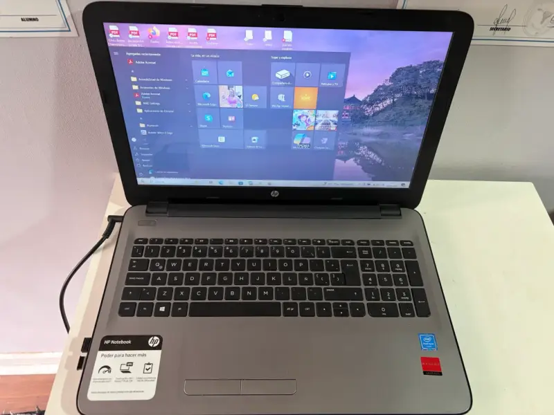 Notebook HP con pantalla grande - 3