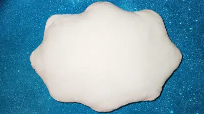 Cojín nube con cara sonriente - miniatura 2