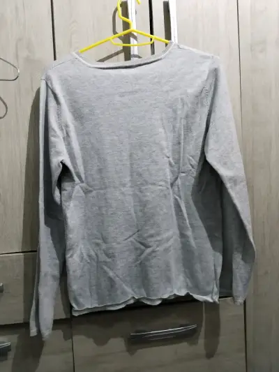 Polera gris de manga larga - miniatura 2