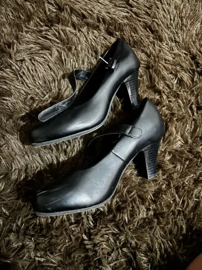 Zapatos negros con correa - miniatura 2