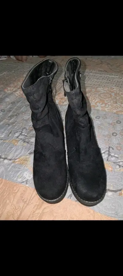 Botas negras de gamuza - miniatura 1