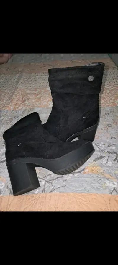 Botas negras de gamuza - miniatura 2