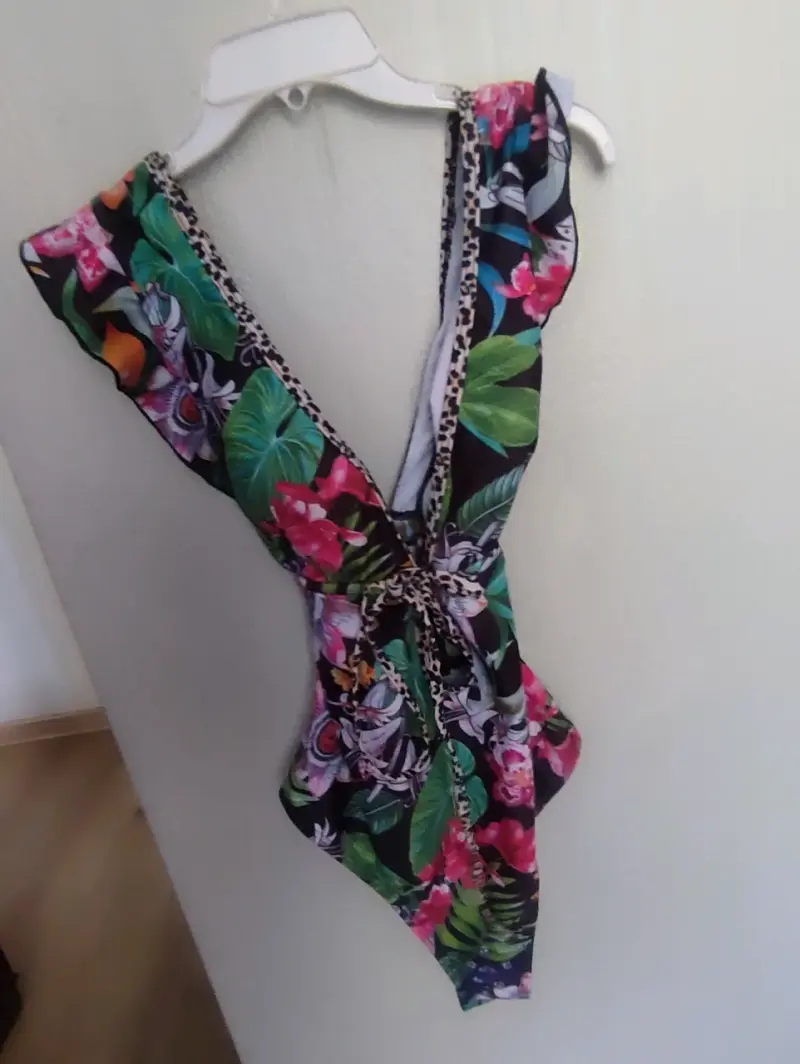Traje de baño floral con volantes - 2