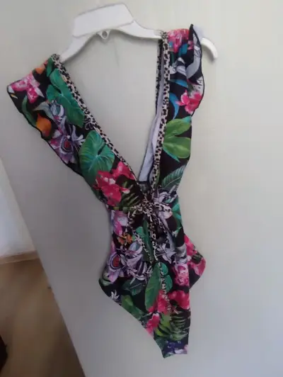Traje de baño floral con volantes - miniatura 2