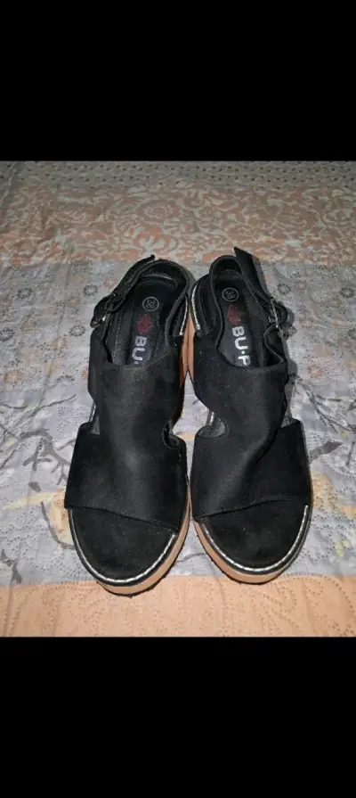 Sandalias negras de plataforma - miniatura 1