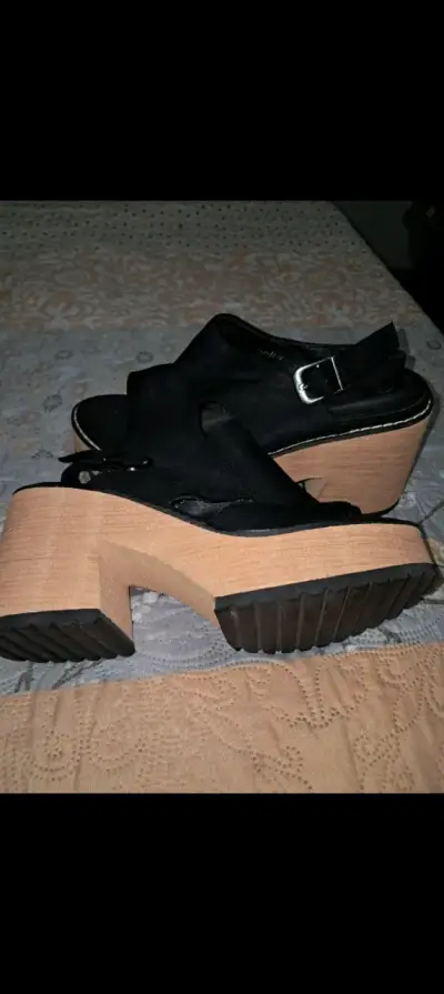 Sandalias negras de plataforma - miniatura 2