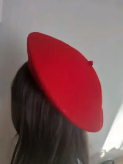 Boina roja elegante - miniatura 2