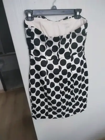 Vestido blanco con lunares negros - miniatura 1