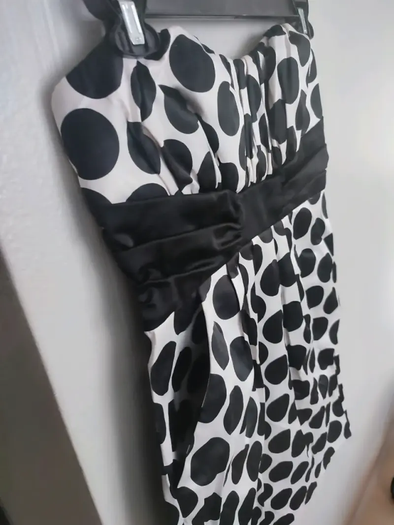 Vestido blanco con lunares negros - 2