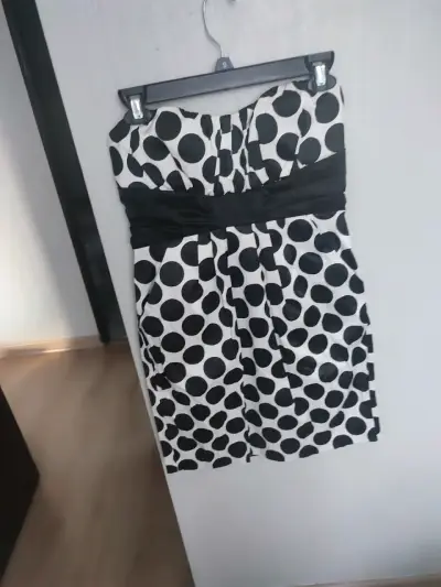Vestido blanco con lunares negros - miniatura 3