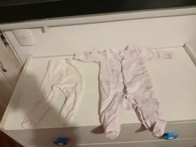Pijama bebé con gorro y guantes - miniatura 2