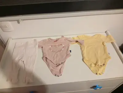 Pijama bebé con gorro y guantes - miniatura 3