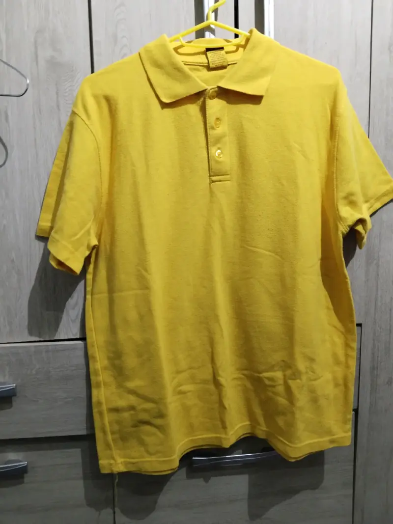 Polera tipo polo amarilla - 1