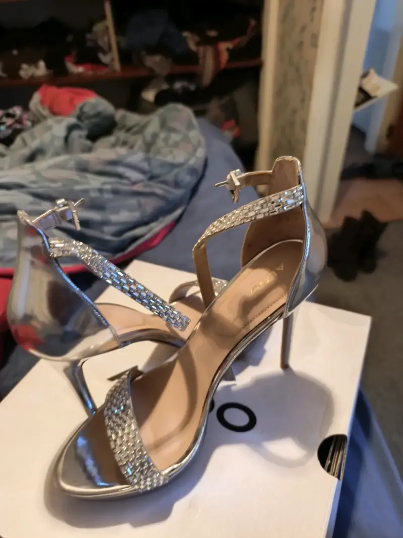 Tacones altos plateados brillantes - 3