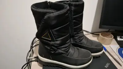 Botas negras impermeables para nieve - miniatura 1
