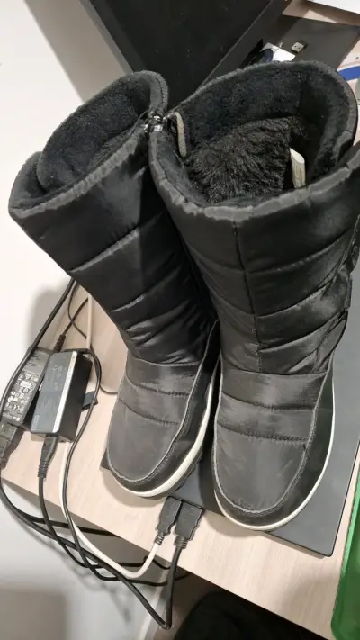 Botas negras impermeables para nieve - miniatura 4