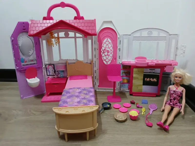 Casa de muñeca barbie con accesorios - 1
