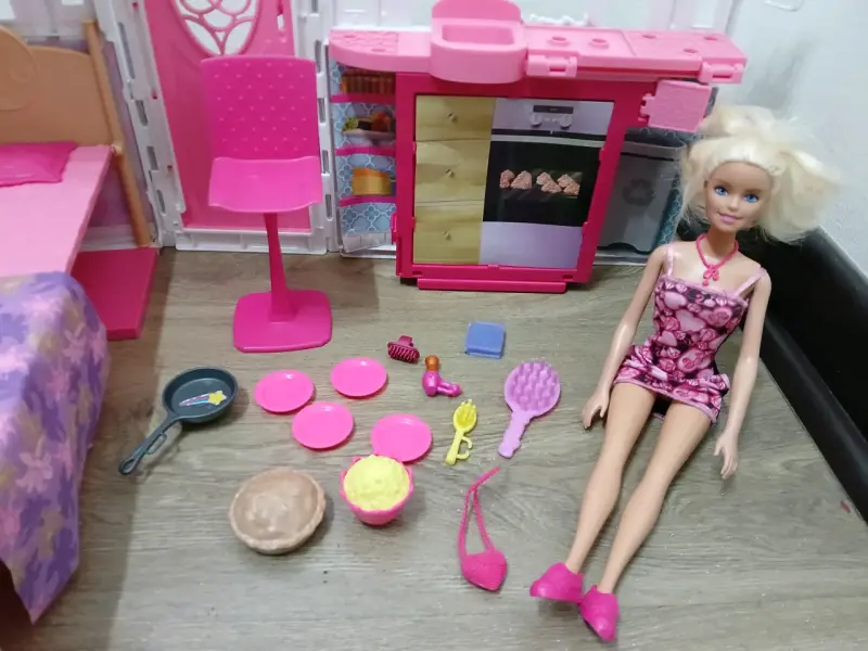 Casa de muñeca barbie con accesorios - 2