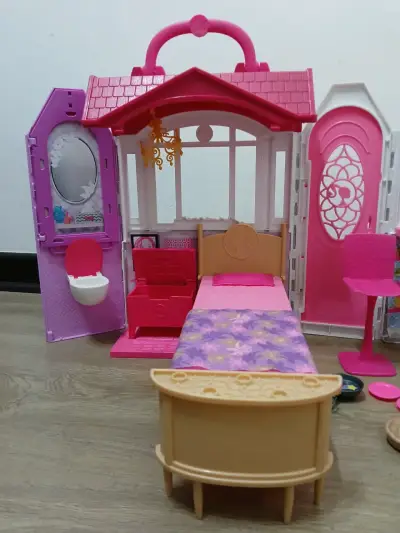 Casa de muñeca barbie con accesorios - miniatura 3