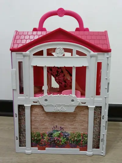 Casa de muñeca barbie con accesorios - miniatura 4