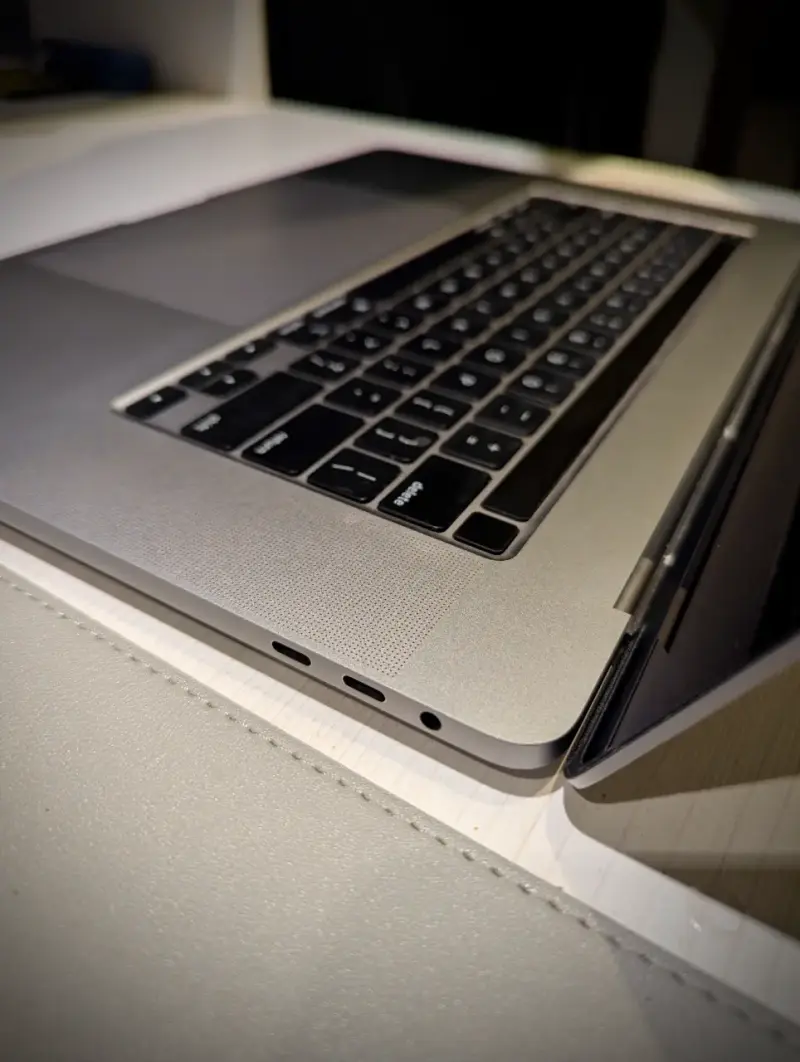 MACBOOK PRO 16'' 32RAM 1TB - 2019 - 4