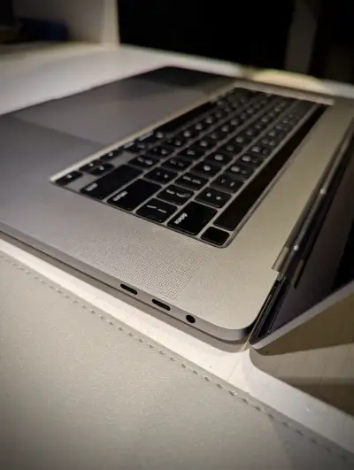 MACBOOK PRO 16'' 32RAM 1TB - 2019 - miniatura 4