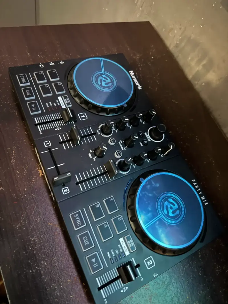 Controlador DJ Numark Party Mix - 6