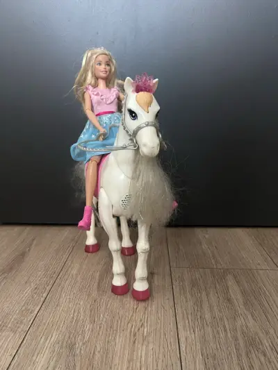 Barbie con caballo mágico - miniatura 2