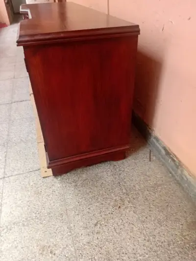 Aparador de madera tallada - miniatura 2