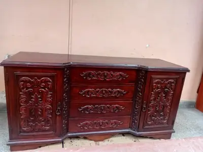 Aparador de madera tallada - miniatura 3