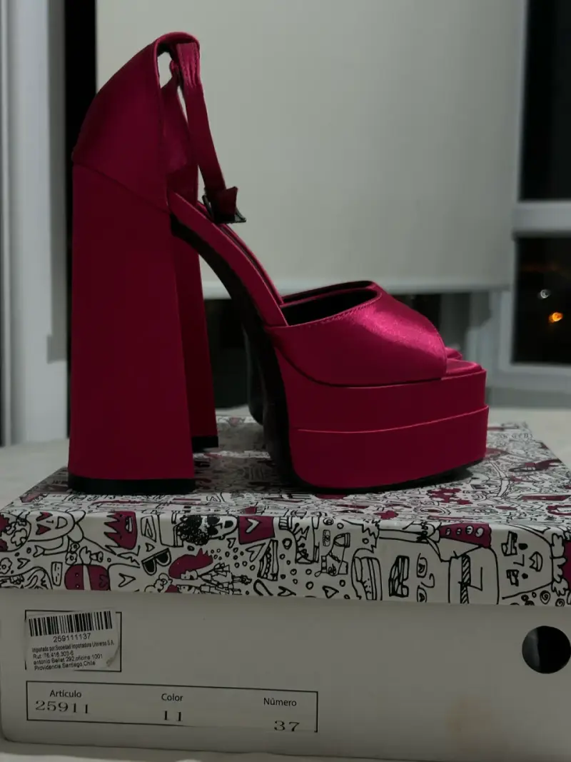Tacones altos fucsia marca gotta - 1