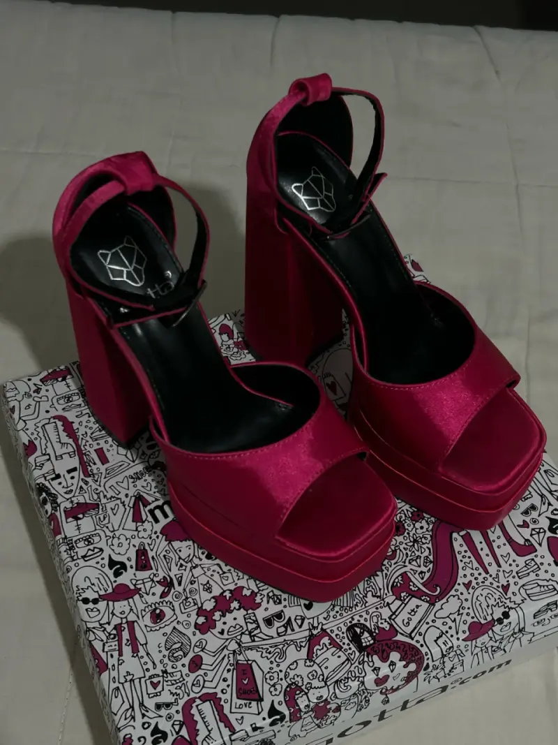 Tacones altos fucsia marca gotta - 2
