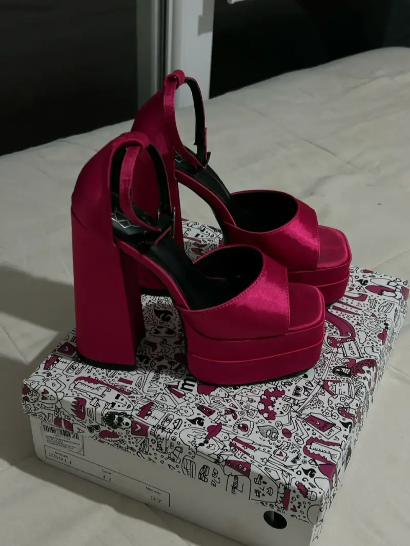 Tacones altos fucsia marca gotta - 3