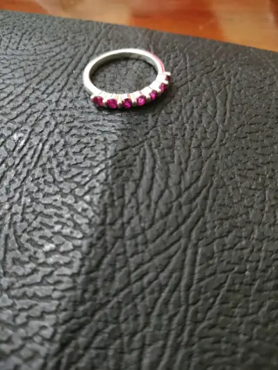 Anillo de plata 925con gemas rojas - miniatura 1