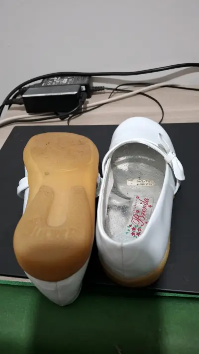 Zapatos blancos con lazo - miniatura 3