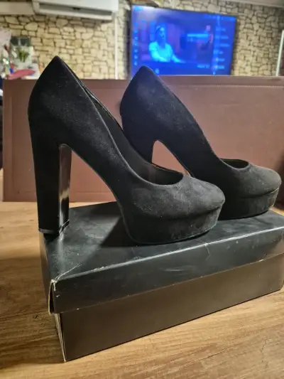 Zapatos de tacón negro - miniatura 1