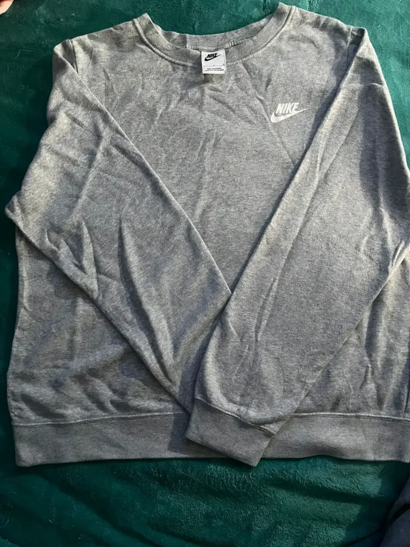 Polerón gris Nike - 1